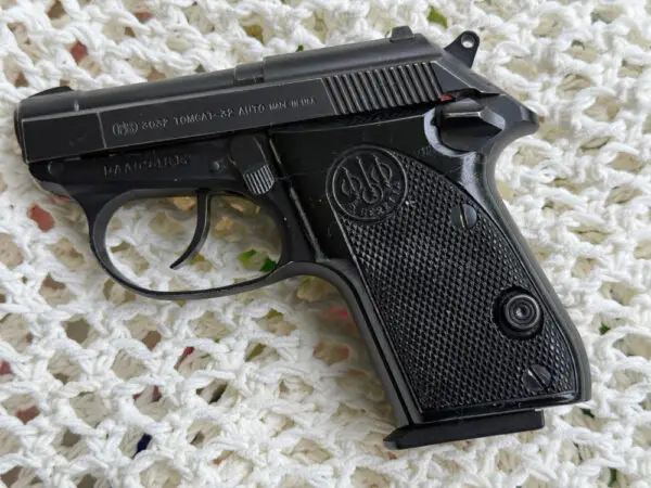Beretta Tomcat 3032 Caliber Pisto lLeft Side