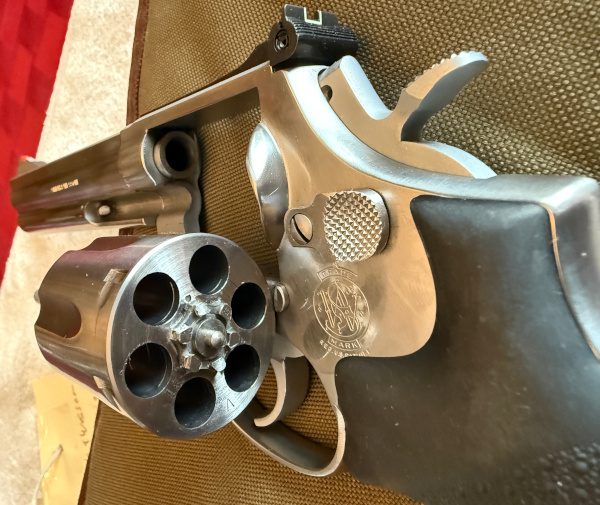 Smith & Wesson .357 Magnum 686-2 6 inch Barrel Revolver Smith & Wesson .357 Magnum Model 686-2
