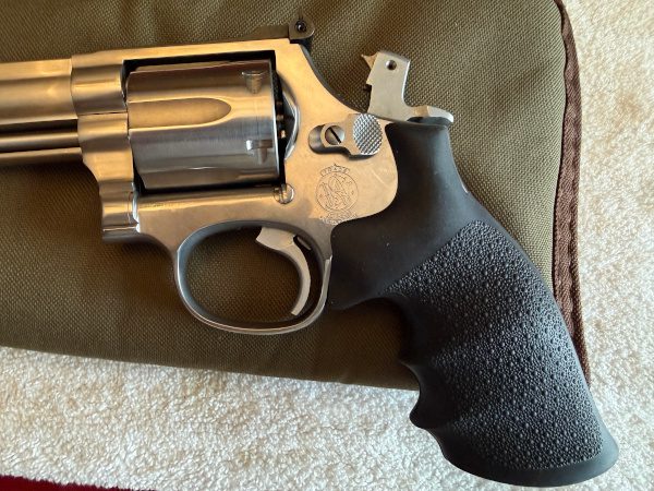 Smith & Wesson .357 Magnum 686-2 6 inch Barrel Revolver Smith & Wesson .357 Magnum Model 686-2