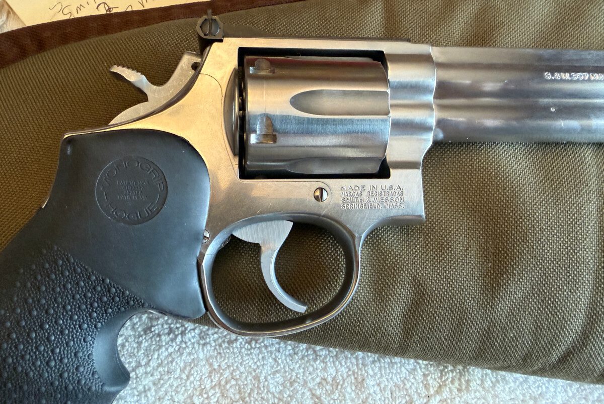 Smith & Wesson .357 Magnum 686-2 6 inch Barrel Revolver Smith & Wesson .357 Magnum Model 686-2