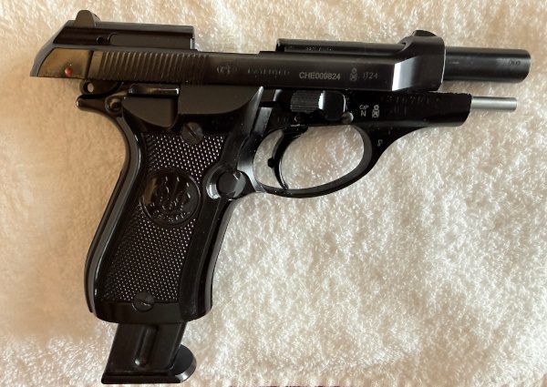 Pietro Beretta Model 84BB Pietro Beretta 84BB