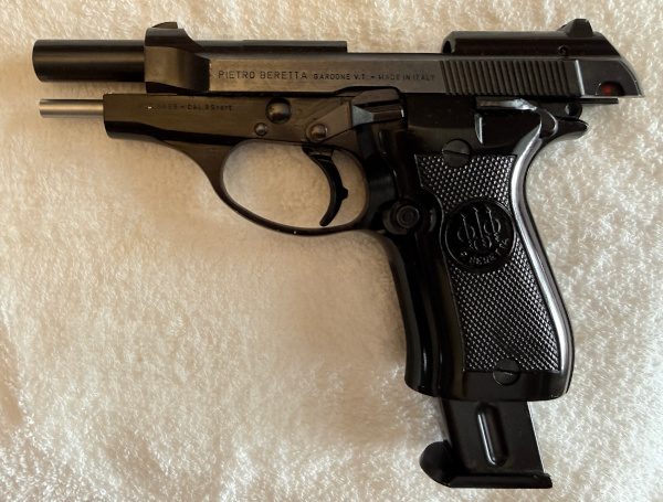 Pietro Beretta Model 84BB Pietro Beretta 84BB