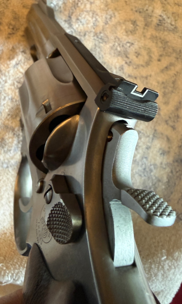 Smith & Wesson 686-4 Revolver .357 Magnum Caliber Smith & Wesson 686-4 .357 Magnum Revolver