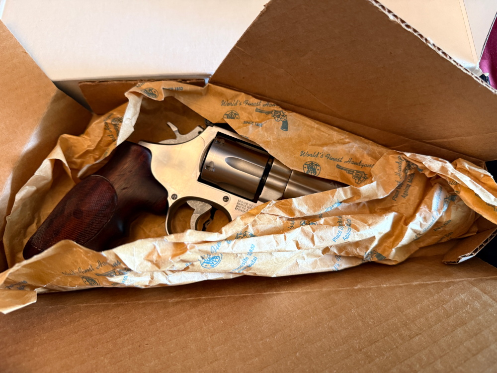 Smith & Wesson 686-4 Revolver .357 Magnum Caliber Smith & Wesson 686-4 .357 Magnum Revolver