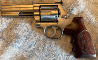 Smith & Wesson 686-4 Revolver .357 Magnum Caliber Smith & Wesson 686-4 .357 Magnum Revolver