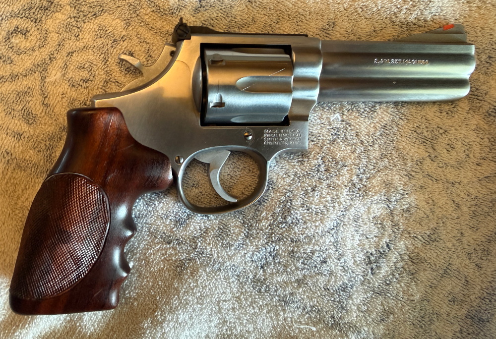 Smith & Wesson 686-4 Revolver .357 Magnum Caliber Smith & Wesson 686-4 .357 Magnum Revolver