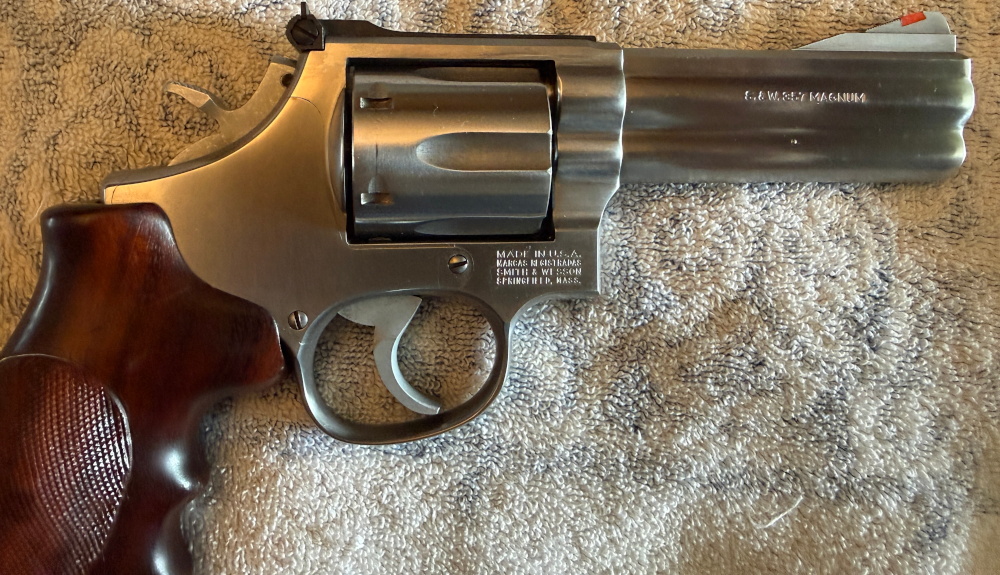 Smith & Wesson 686-4 Revolver .357 Magnum Caliber Smith & Wesson 686-4 .357 Magnum Revolver