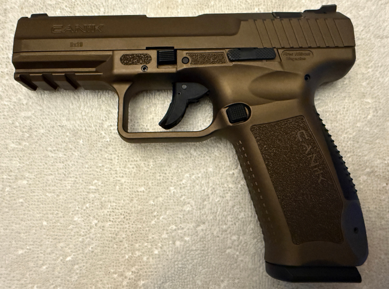 Canik TP9 DA 9mm Pistol – Like New – Two 18-Round Magazines & Original Case Canik TP9 DA 9mm pistol in like-new condition with two 18-round magazines and original factory case.