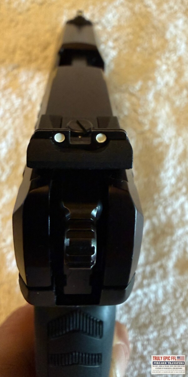 Ruger SR22 .22 Cal Semi Auto Pistol - Like New Condition Ruger SR22 .22 Cal Semi Auto Pistol