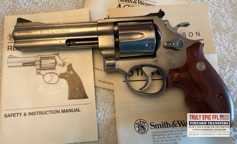 Smith & Wesson 10mm Revolver - Great Condition Smith & Wesson Model 610 10mm Revolver