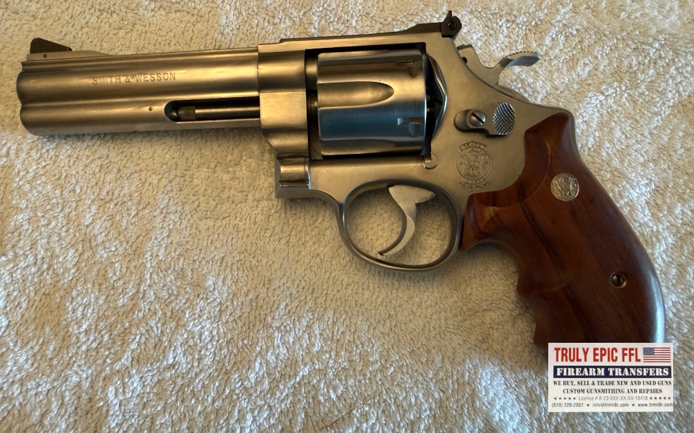 Smith & Wesson 10mm Revolver - Great Condition Smith & Wesson Model 610 10mm Revolver