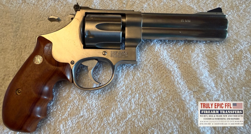 Smith & Wesson 10mm Revolver - Great Condition Smith & Wesson Model 610 10mm Revolver