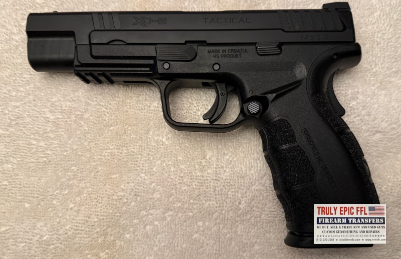 Springfield Armory XD-9 9mm Pistol – Like New – Original Owner's Manual Springfield Armory XD-9 9mm pistol in like-new condition.