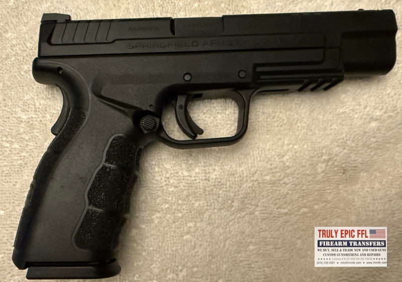Springfield Armory XD-9 9mm Pistol – Like New – Original Owner's Manual Springfield Armory XD-9 9mm pistol in like-new condition.