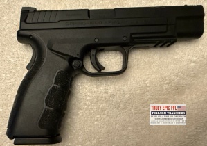 Springfield Armory XD-9 9mm pistol in like-new condition.