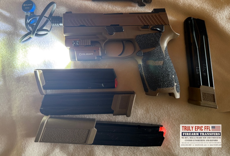 SIG Sauer P320 Excellent Condition – 2 Barrels & 4 Magazines SIG Sauer P320 pistol with two barrels, four magazines, flashlight and factory case