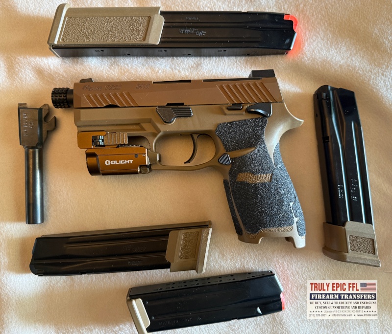 SIG Sauer P320 Excellent Condition – 2 Barrels & 4 Magazines SIG Sauer P320 pistol with two barrels, four magazines, flashlight and factory case