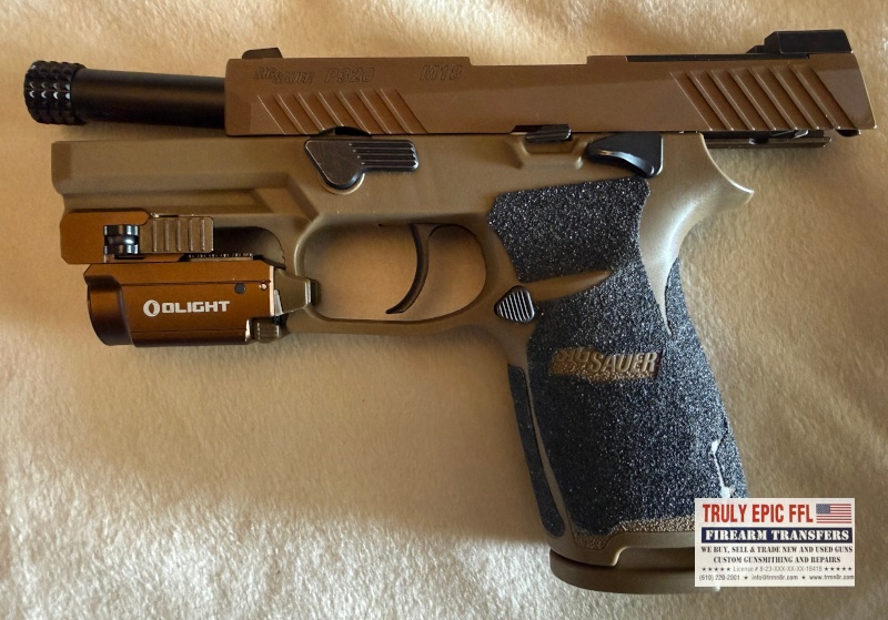 SIG Sauer P320 Excellent Condition – 2 Barrels & 4 Magazines SIG Sauer P320 pistol with two barrels, four magazines, flashlight and factory case