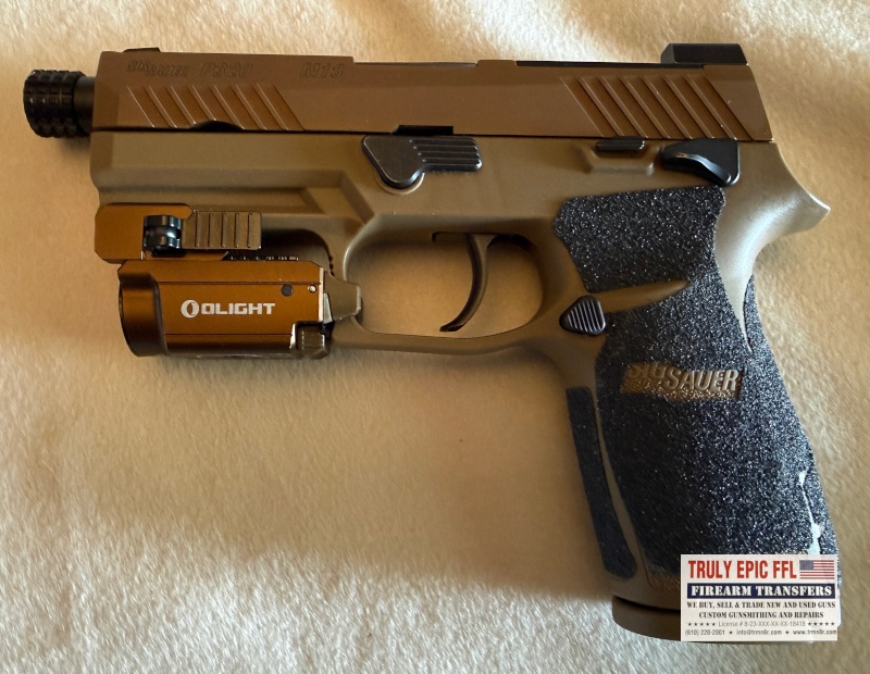 SIG Sauer P320 Excellent Condition – 2 Barrels & 4 Magazines SIG Sauer P320 pistol with two barrels, four magazines, flashlight and factory case
