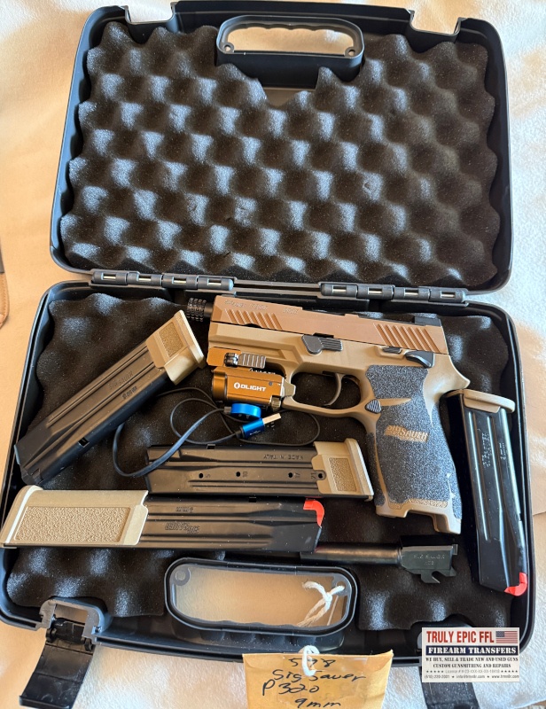 SIG Sauer P320 Excellent Condition – 2 Barrels & 4 Magazines SIG Sauer P320 pistol with two barrels, four magazines, flashlight and factory case